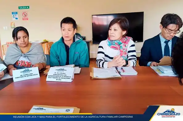 Foto reunion para fortalecimiento de agricultura